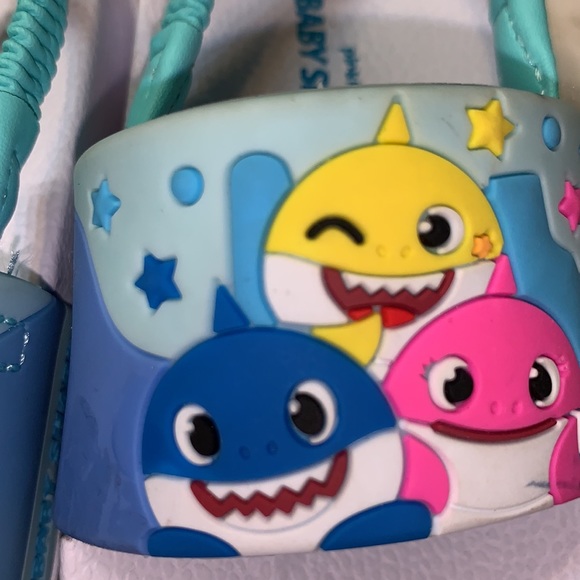 🦈 NWOT BABY SHARK is ready for the pool!!! Size 5 - Picture 3 of 5